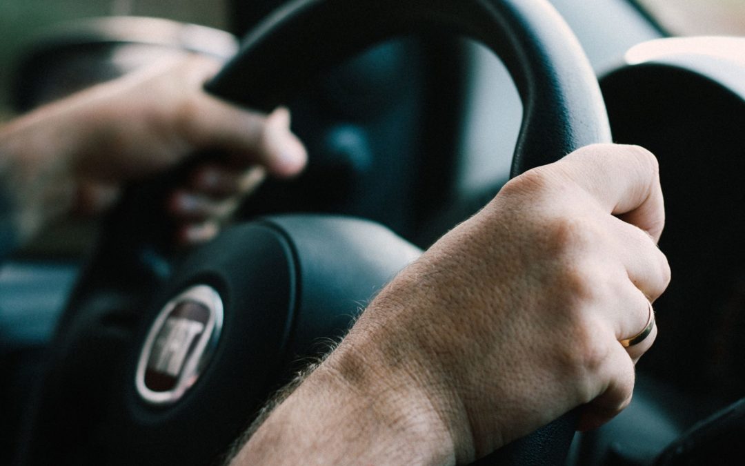 Driving: how to coordinate your steering wheel with your trajectory?